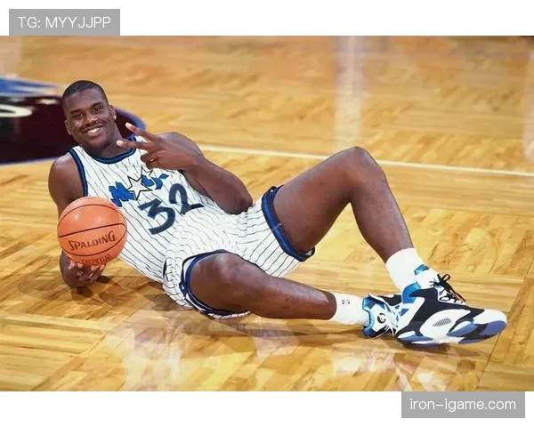 奥尼尔致敬NBA传奇中锋:职业生涯辉煌成就与赛场风云再回顾