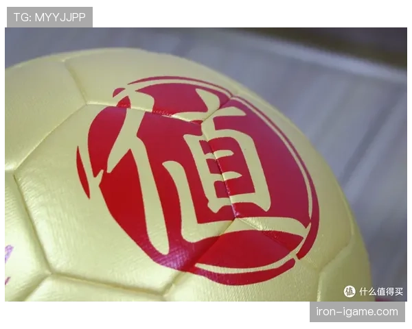 足球周边商品热销，独特球迷纪念品成市场新宠