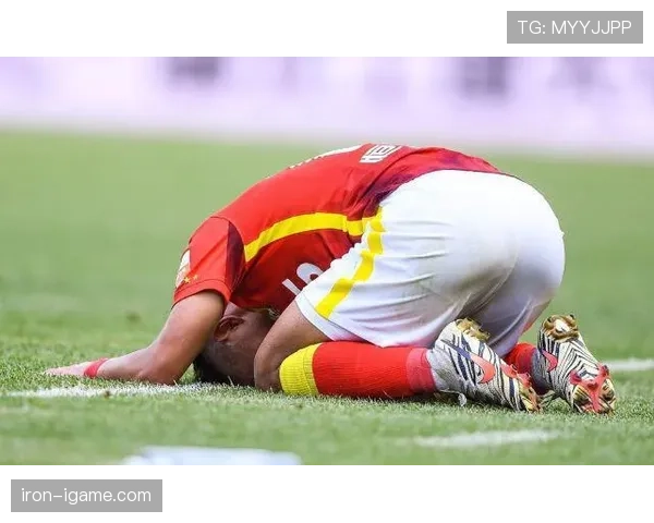 足球明星被盘查事件真相曝光,舆论持续发酵 足球明星被盘查事件真相曝光,舆论持续发酵