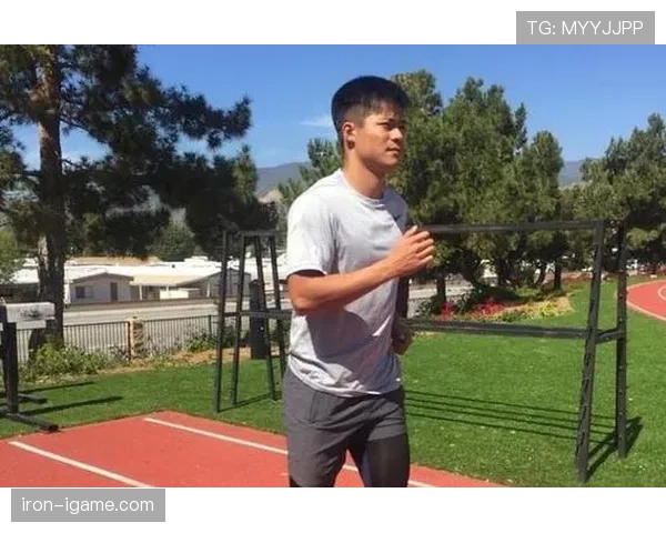 看到苏炳添最新生活照，我第一反应是：口袋够不够买他那只表啊